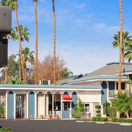 Travelodge By Wyndham Bakersfield Esterno foto