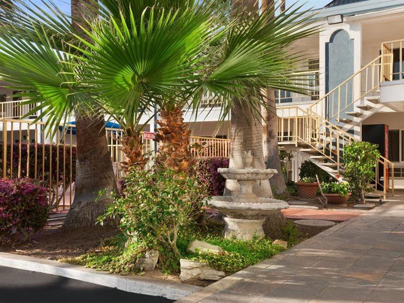Travelodge By Wyndham Bakersfield Esterno foto