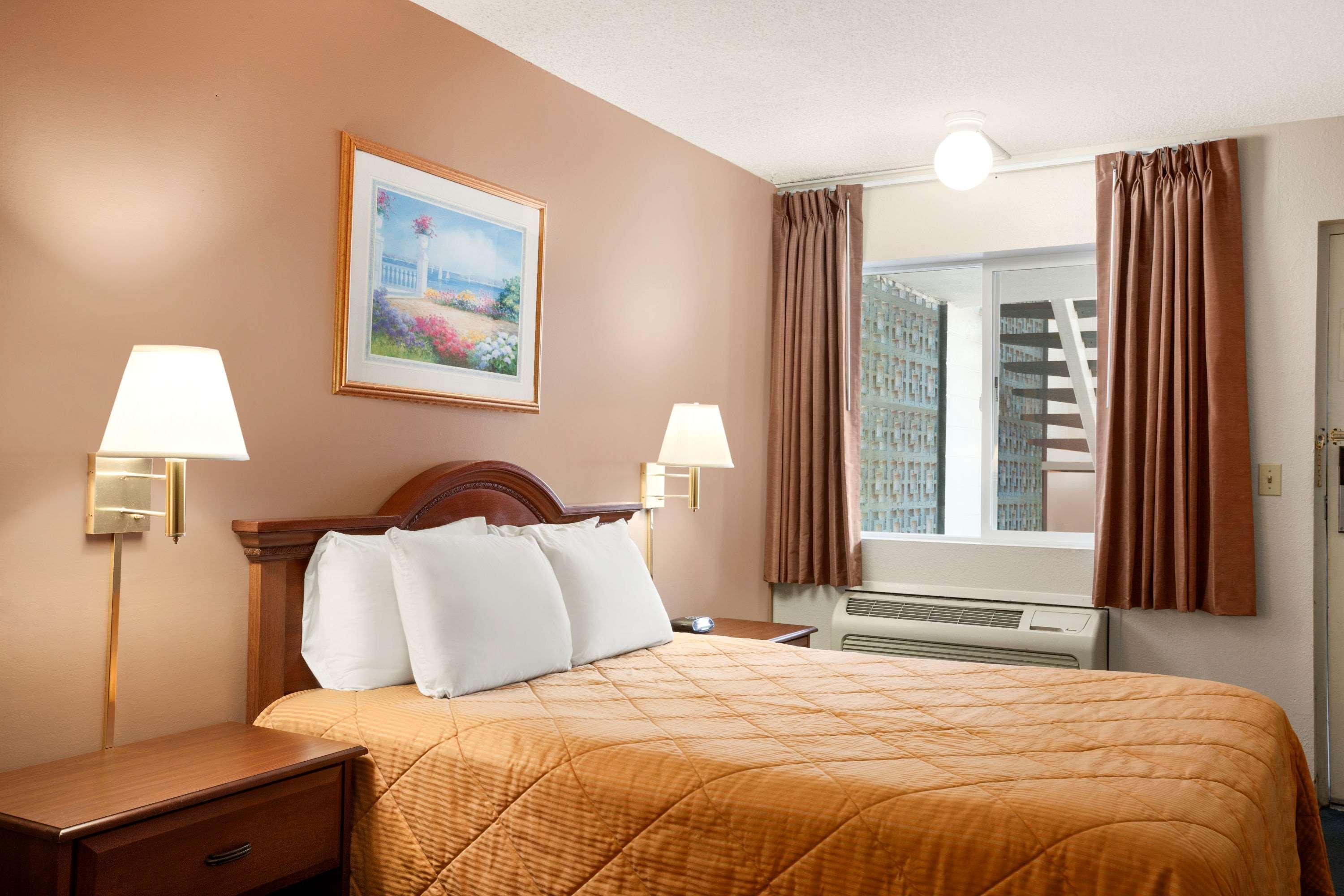 Travelodge By Wyndham Bakersfield Esterno foto