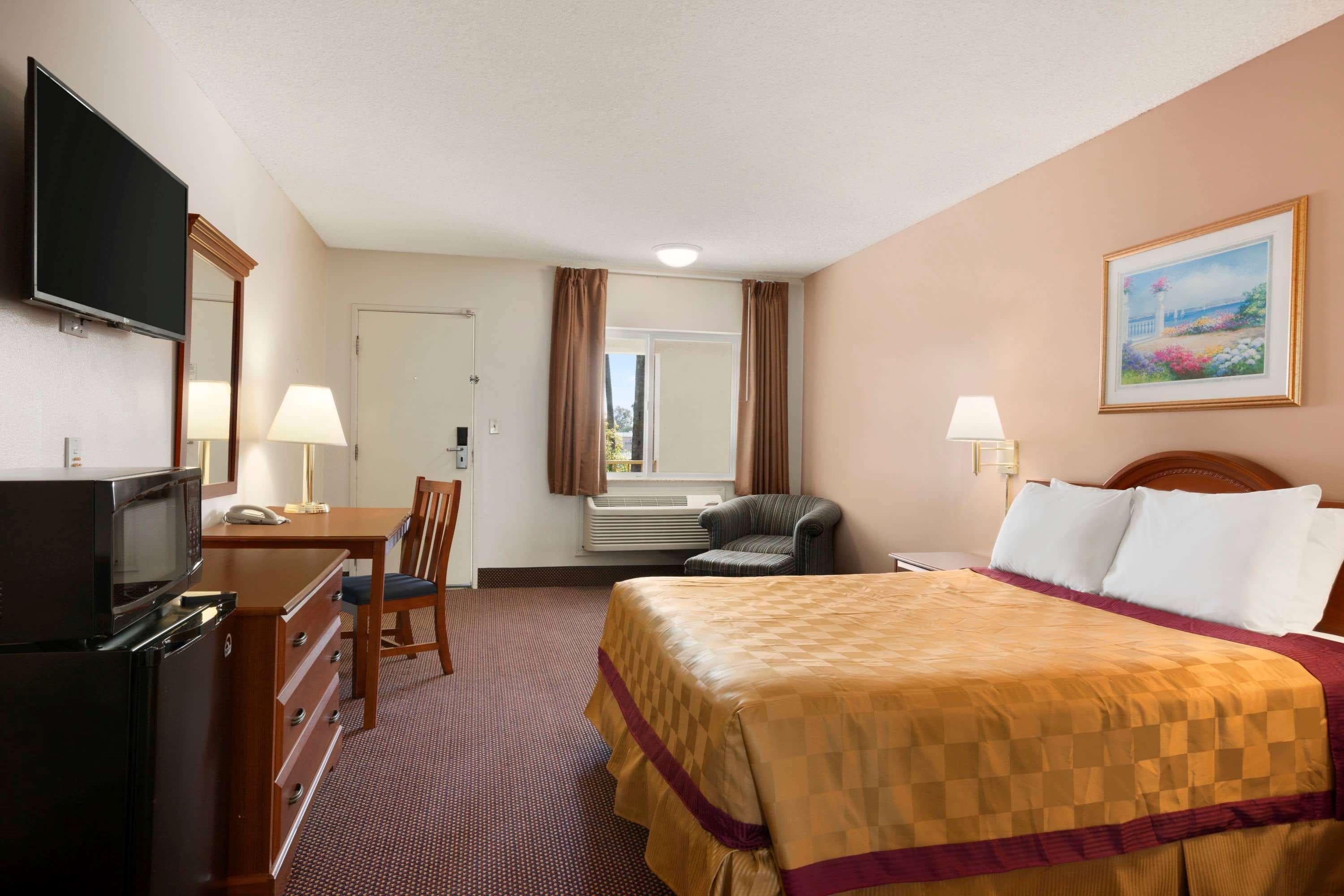 Travelodge By Wyndham Bakersfield Esterno foto