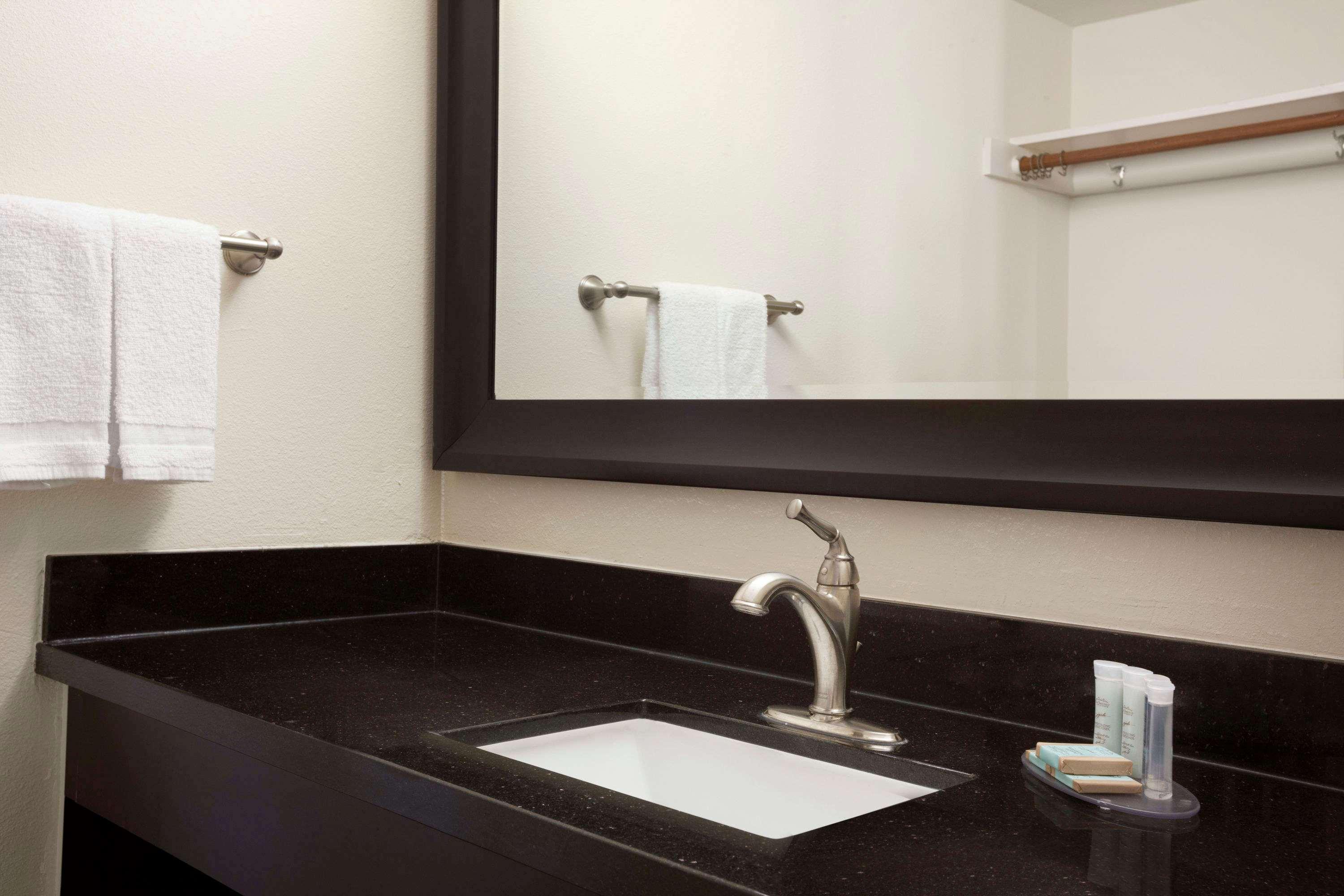 Travelodge By Wyndham Bakersfield Esterno foto