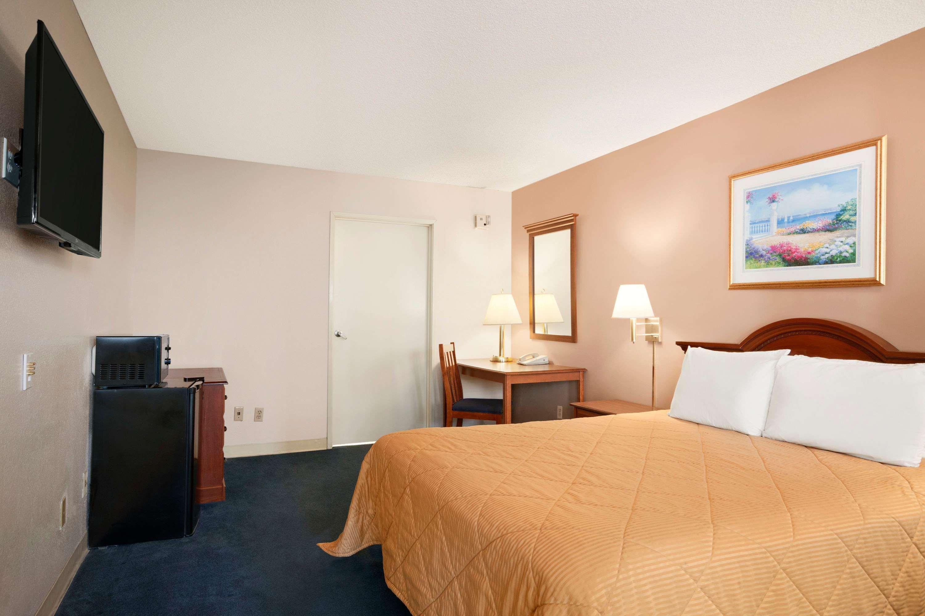 Travelodge By Wyndham Bakersfield Esterno foto