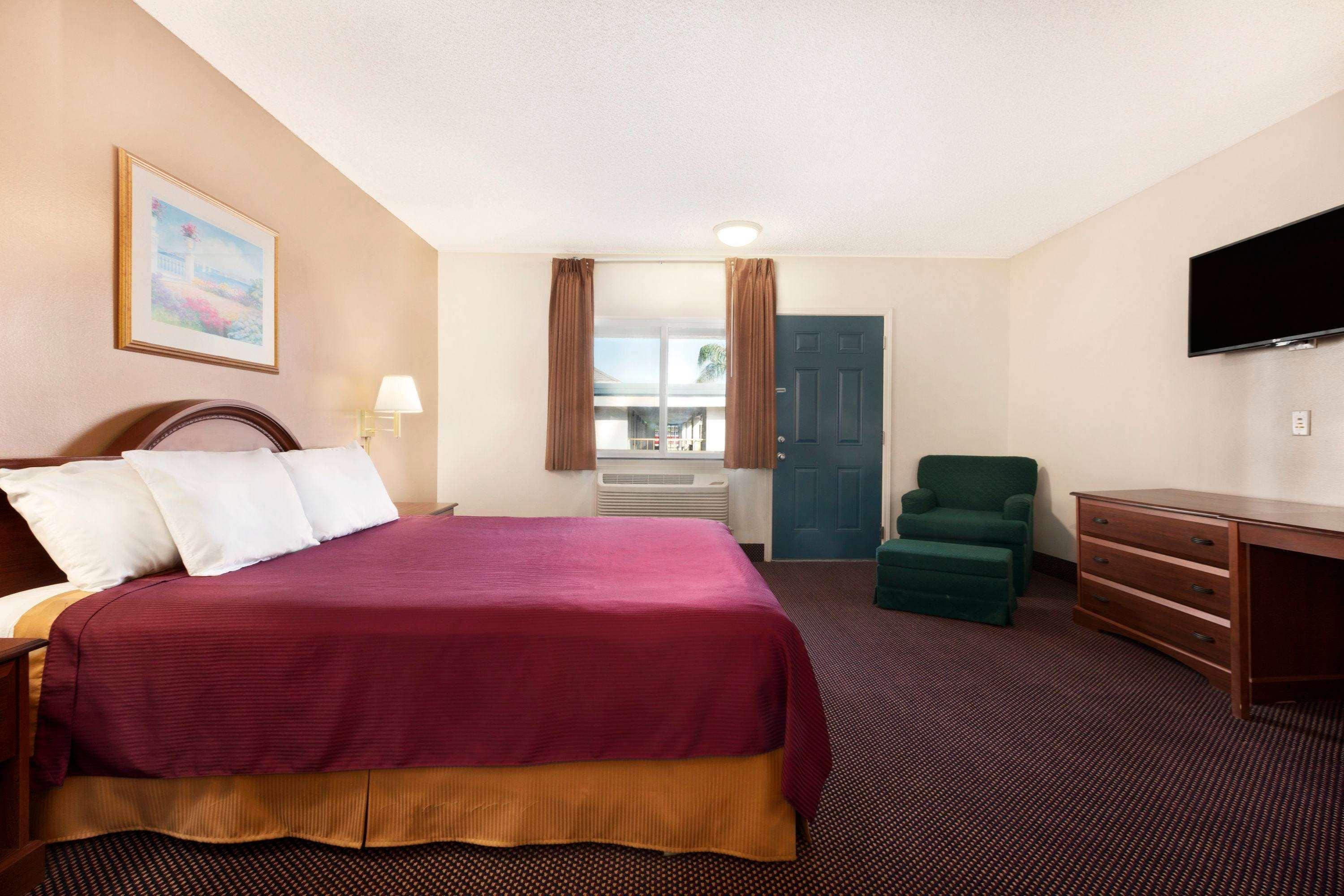 Travelodge By Wyndham Bakersfield Esterno foto