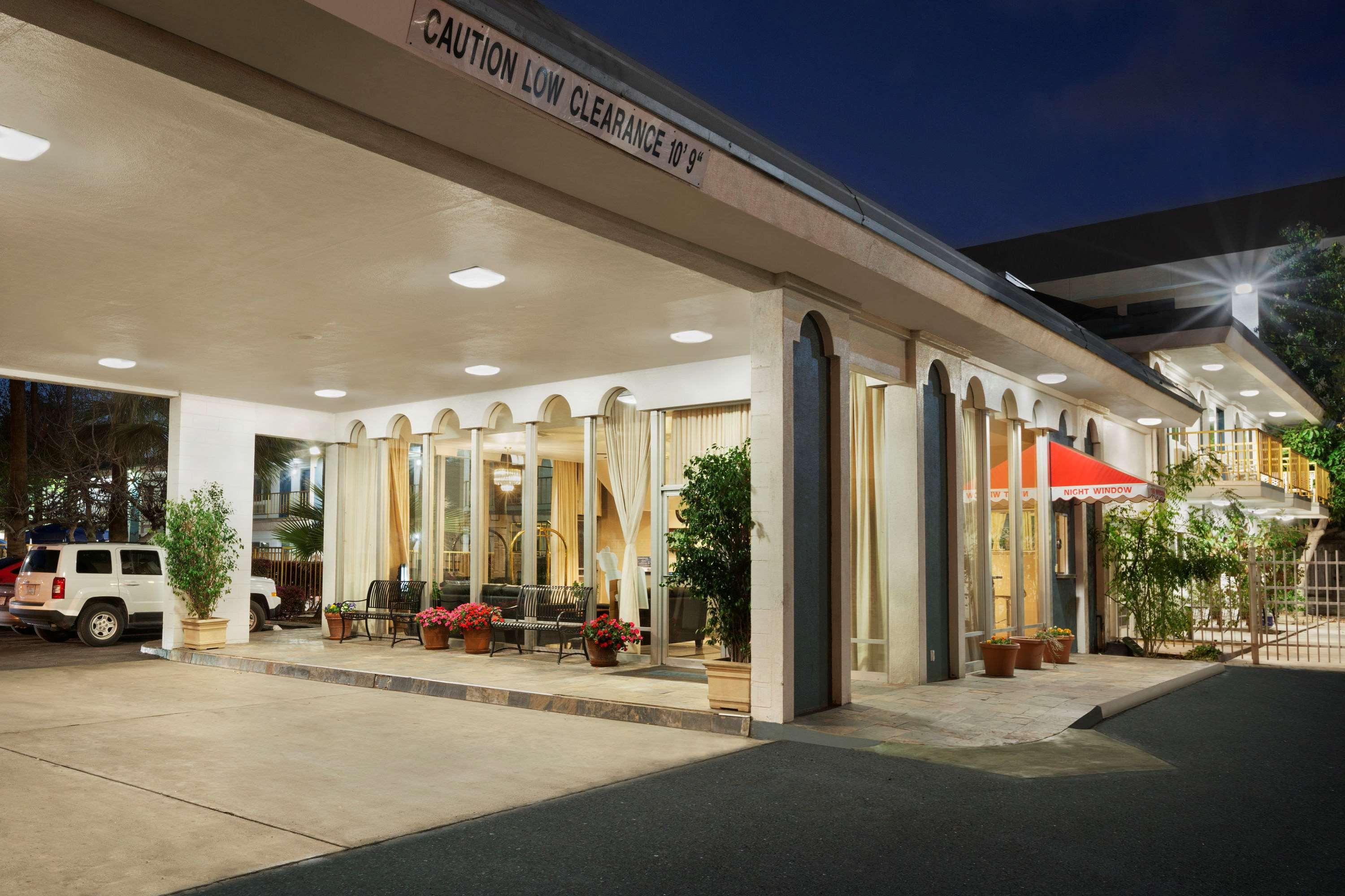 Travelodge By Wyndham Bakersfield Esterno foto